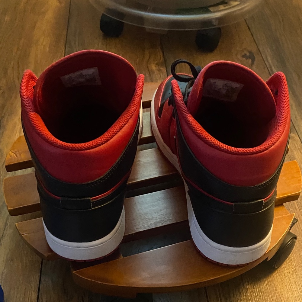 Jordan 1 Men's "Reverse Bred" - Picture 6 of 8